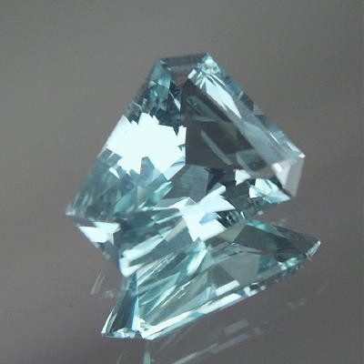 Huge and Brilliant Soft Blue Aquamarine Pakistan 11.90 ct Litnon.com