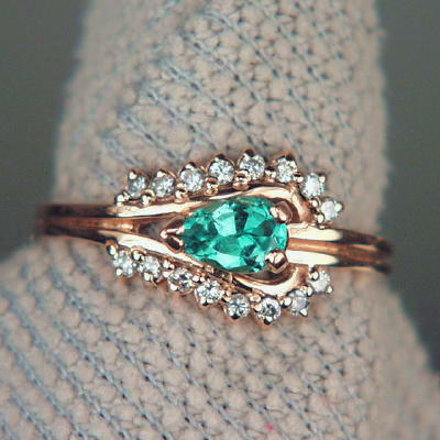Pretty Colombian Emerald Diamond 14 kt Ring  Litnon.com