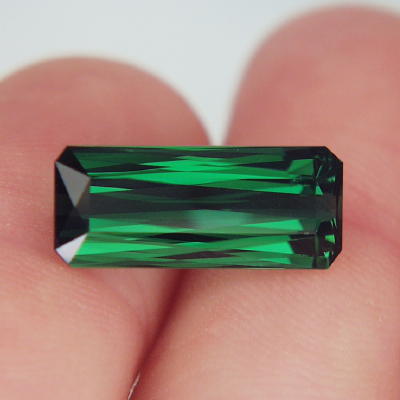 Color Scissors Cut Green Tourmaline Namibia 7.87ct  Litnon.com