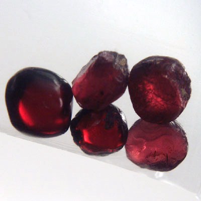 Quality Rhodolite Garnet Facet Rough Tanzania  Litnon.com