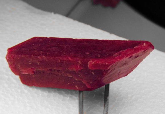 Huge Museum Ruby Crystal 315 ct Litnon.com