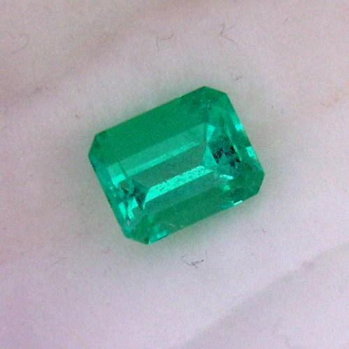 Bright and Nice Color Untreated Colombian Emerald 2.81ct Litnon.com