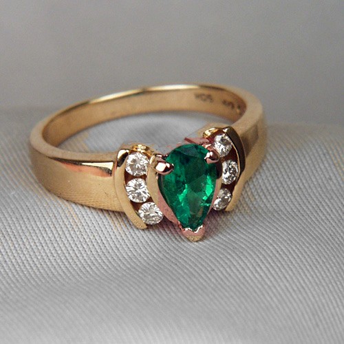 Super Color High Gem Grade Emerald and Diamond Ring  Litnon.com
