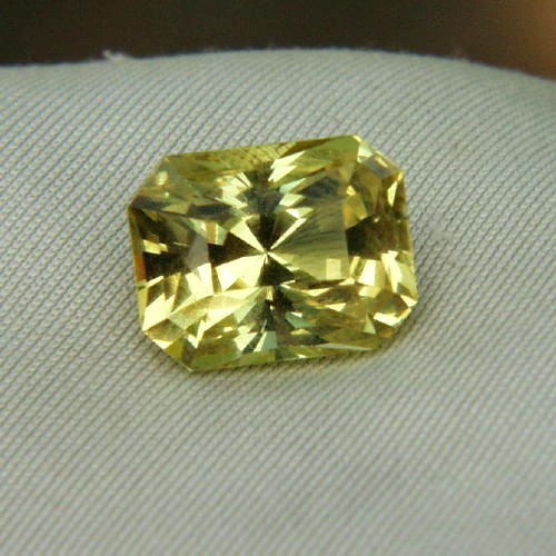 USA Cut Rare and Brilliant Yellow Apatite 5.39 ct  Litnon.com