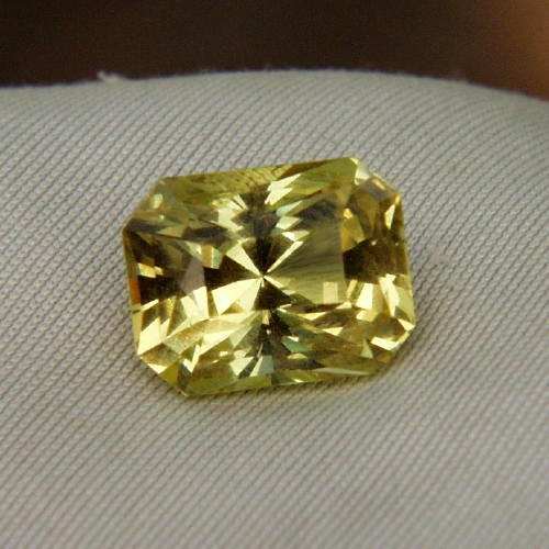 USA Cut Rare and Brilliant Yellow Apatite 5.39 ct  Litnon.com