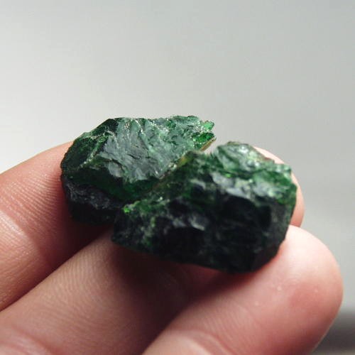 Extreme Green Siberian Chrome Diopside Rough 64 ct  Litnon.com