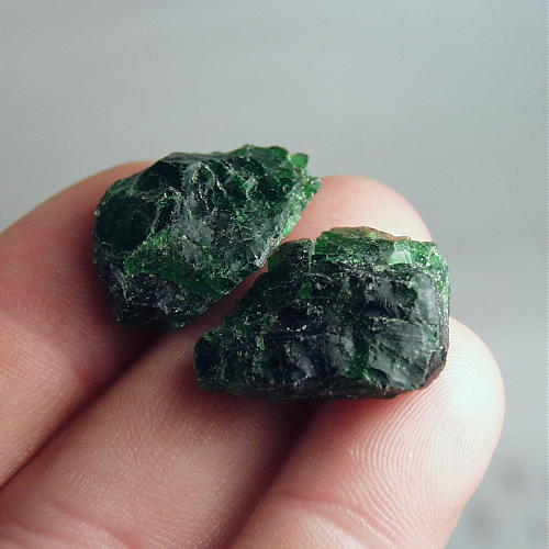 Extreme Green Siberian Chrome Diopside Rough 64 ct  Litnon.com