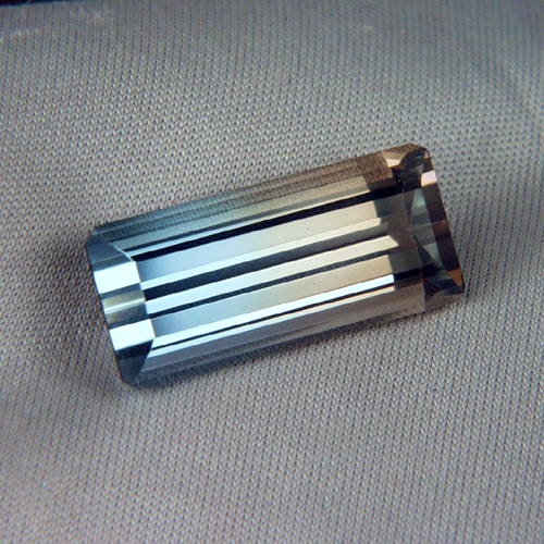 Rare Natural Bi Color Topaz Ukraine 13.68 ct  Litnon.com