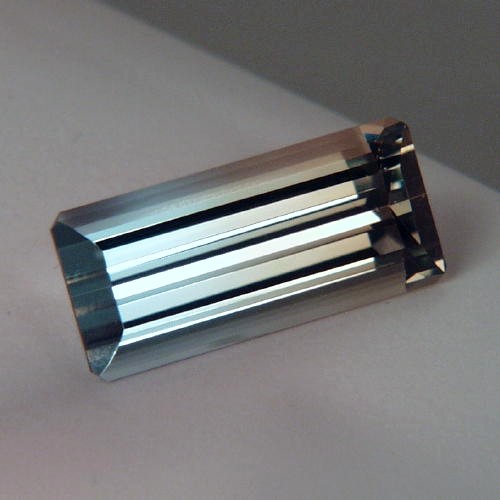 Rare Natural Bi Color Topaz Ukraine 13.68 ct  Litnon.com