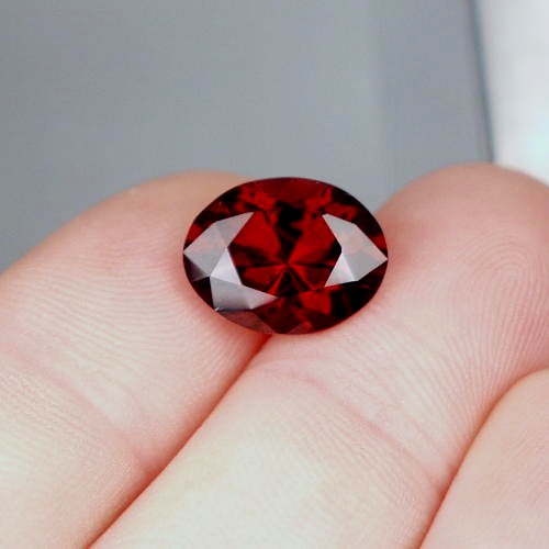 Top Cut Rich Red Umba River Rhodolite Garnet 8.30ct  Litnon.com