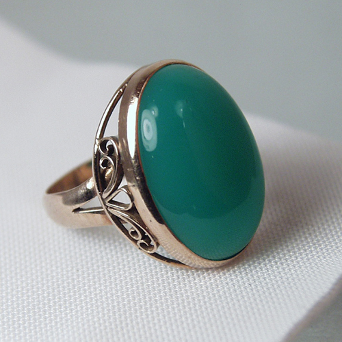 Fine Color Vintage Nouveau Chrysoprase 14 kt Ring  Litnon.com