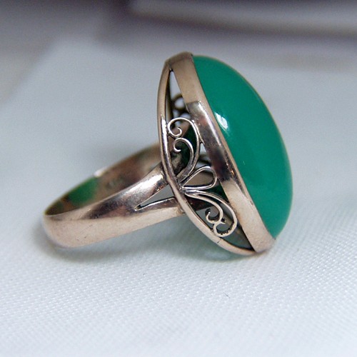 Fine Color Vintage Nouveau Chrysoprase 14 kt Ring  Litnon.com
