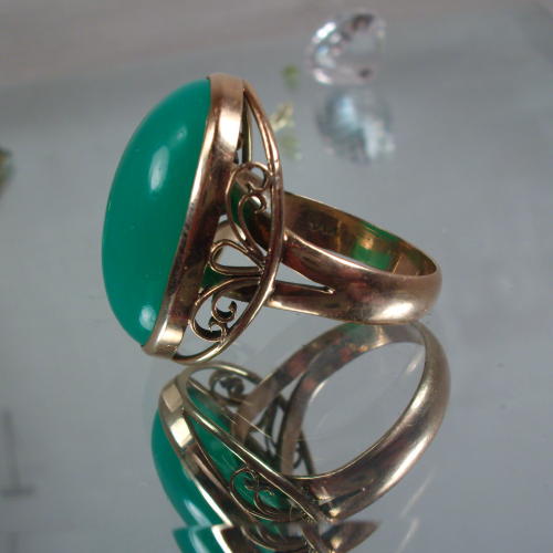 Fine Color Vintage Nouveau Chrysoprase 14 kt Ring  Litnon.com