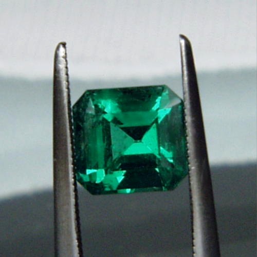 Bright and Rich Color Untreated Zambian Emerald  Litnon.com
