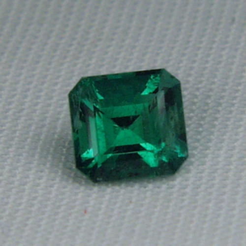 Bright and Rich Color Untreated Zambian Emerald  Litnon.com