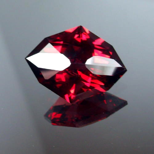 Top Cut Spectacular Rhodolite Garnet Tanzania 6.46ct  Litnon.com