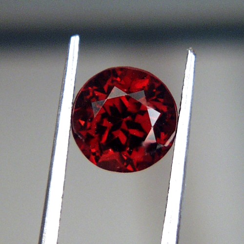 Top Cut Red Fire Crimson Color Umba River Garnet  Litnon.com