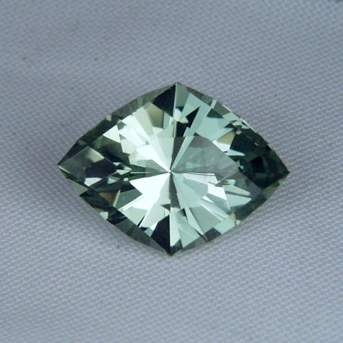 Top Cut Bright Green Beryl Brazil 13.39 ct  Litnon.com