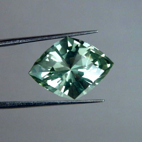 Top Cut Bright Green Beryl Brazil 13.39 ct  Litnon.com