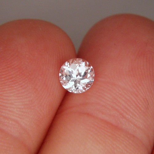 Special Quality and Cut White Ceylon Sapphire  Litnon.com