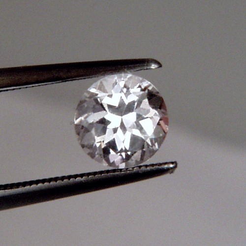 Special Quality and Cut White Ceylon Sapphire  Litnon.com