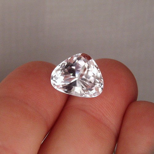 Top Cut White Triphane Spodumene Kunzite 9.86 ct  Litnon.com