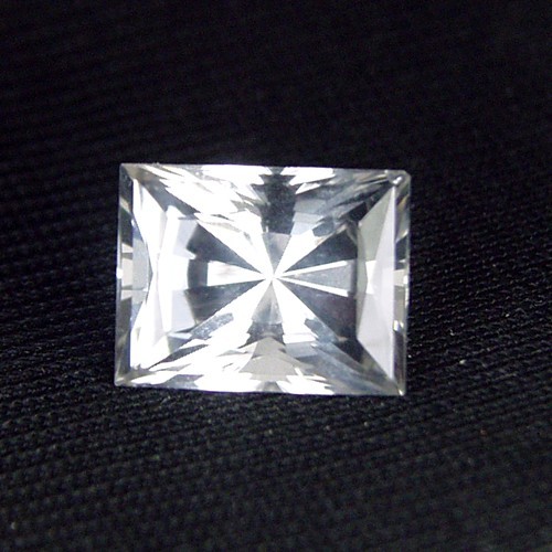 Competition Quality Cutting Natural Quartz 6.89 ct  Litnon.com