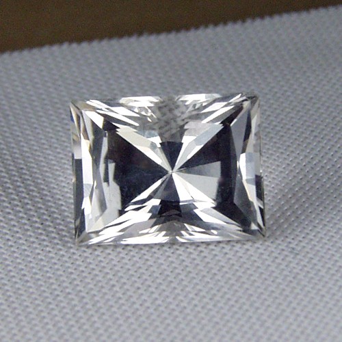 Competition Quality Cutting Natural Quartz 6.89 ct  Litnon.com