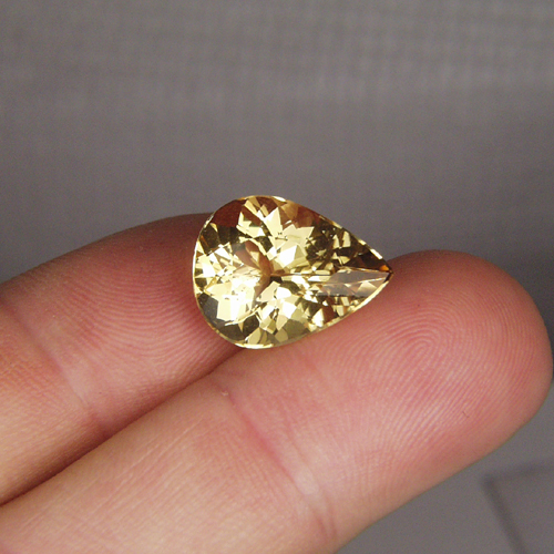 Top Cut Big and Bright Golden Beryl 8.80 ct  Litnon.com