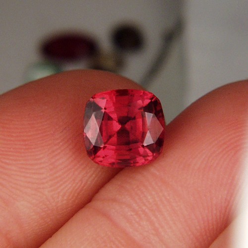Top Cut Hot Pink Umbalite Garnet Tanzania 4.73 ct  Litnon.com