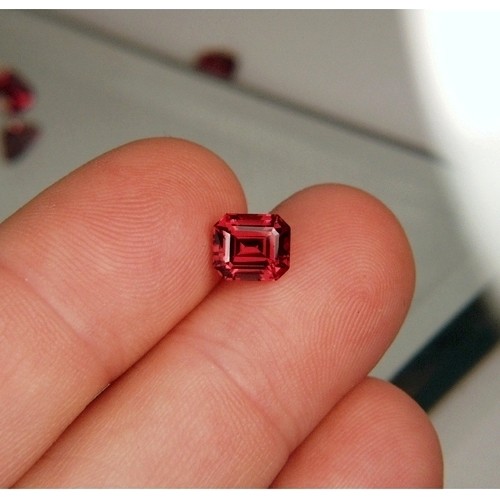 Quality Tanga Rhodolite Garnet Tanzania 2.48ct  Litnon.com