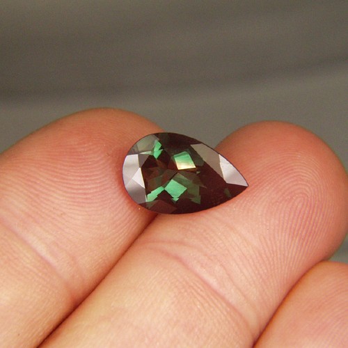 Bi-Color Green and Red Andesine Gemstone 2.43 ct  Litnon.com