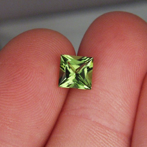  Bright and Pretty Princess Cut Arizona Peridot 1.82ct  Litnon.com