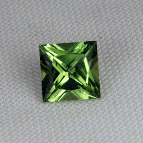  Bright and Pretty Princess Cut Arizona Peridot 1.82ct  Litnon.com