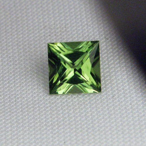  Bright and Pretty Princess Cut Arizona Peridot 1.82ct  Litnon.com