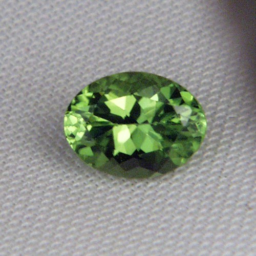 Fine Quality Bright and Pretty Arizona Peridot 2.43 ct  Litnon.com