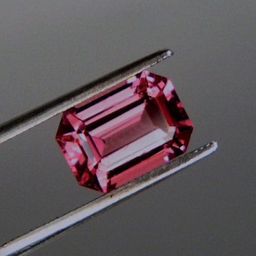 Top Cut Hot Pink Umbalite Garnet Tanzania 2.50 ct  Litnon.com