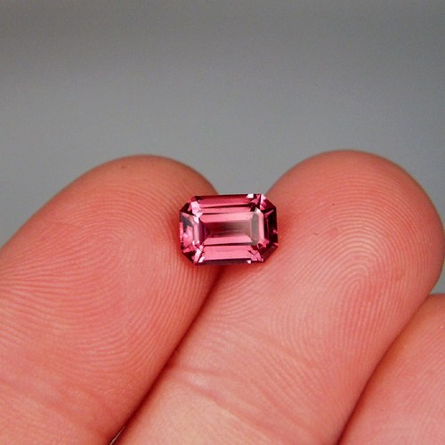 Top Cut Hot Pink Umbalite Garnet Tanzania 2.50 ct  Litnon.com