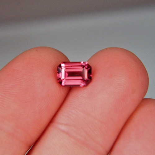 Top Cut Hot Pink Umbalite Garnet Tanzania 2.50 ct  Litnon.com