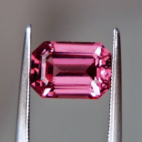 Top Cut Hot Pink Umbalite Garnet Tanzania 2.50 ct  Litnon.com