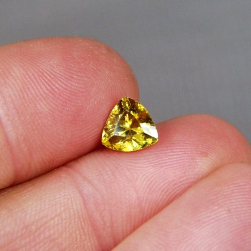  Rare Yellow Spanish Sphalerite Trillion 1.95ct  Litnon.com