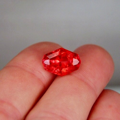 World Class Gem Color and Clarity Rhodochrosite 9.52ct  Litnon.com