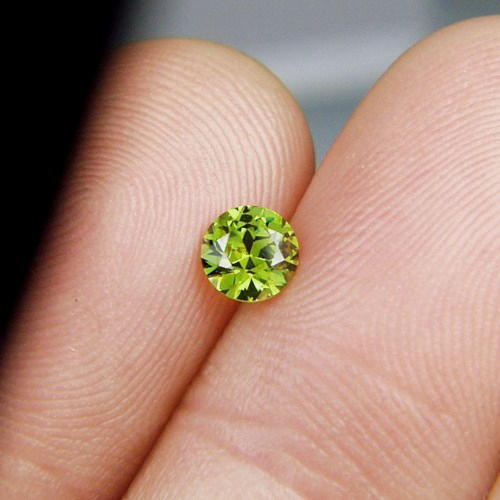 Brilliant Quality Color Change Russian Demantoid Garnet  Litnon.com