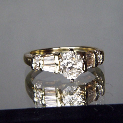  Ladies I8 KT Diamond Ring 1.04 ct Center 1.54 ct tw  Litnon.com