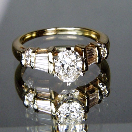  Ladies I8 KT Diamond Ring 1.04 ct Center 1.54 ct tw  Litnon.com