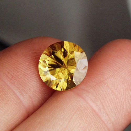 Fire Top Gem Color Shift Pakistan Sphene 7.30 ct  Litnon.com