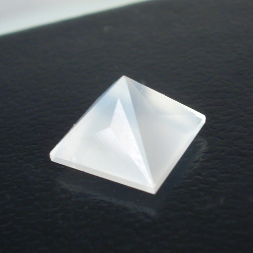 Faceted White Moonstone Sri Lanka 2.47 carats Litnon.com
