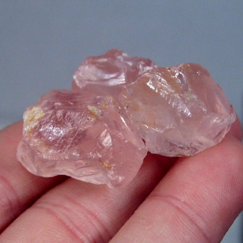 Fine Color Rose Quartz Facet Rough Brazil 128 ct  Litnon.com
