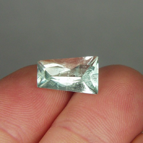 Mint Green Fluorite New York State Fluorescent 5.5 ct  Litnon.com