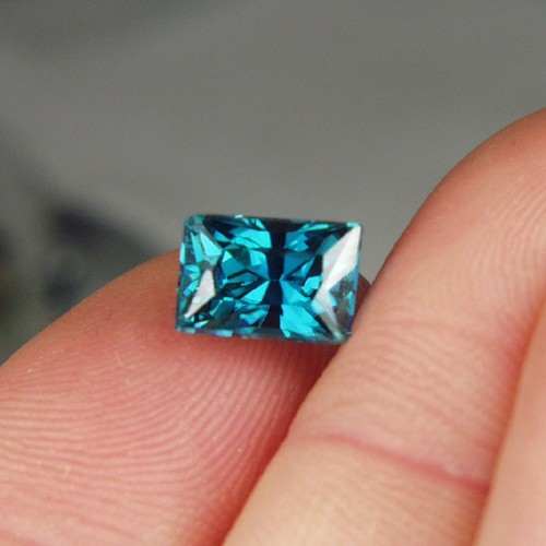 Special Cut And Color Deep Blue Zircon 4.47 ct  Litnon.com